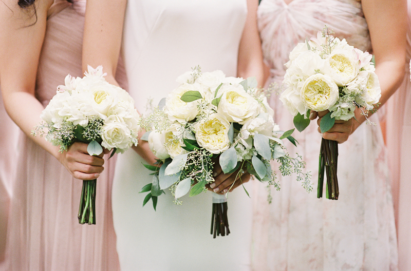 brides and bridesmaids bouquets